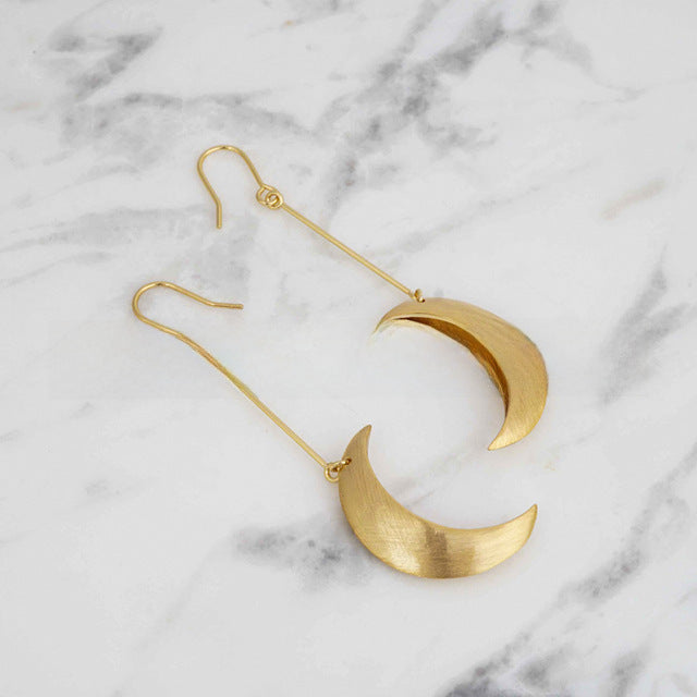 Niche Celebrity Simple Elegant Crescent Earrings