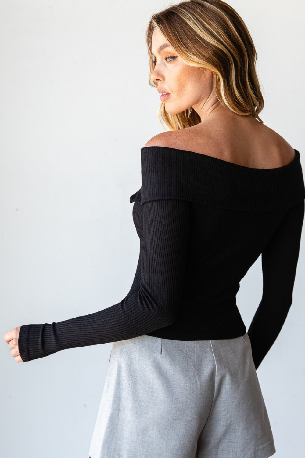 Off shoulder zipper long sleeve top